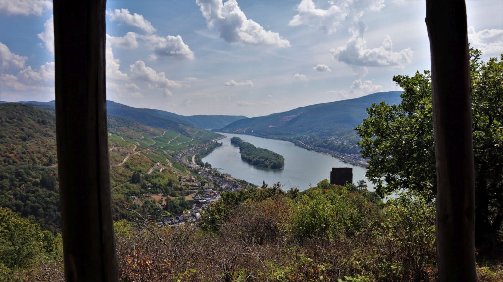 Blick auf den Rhein und Lorch