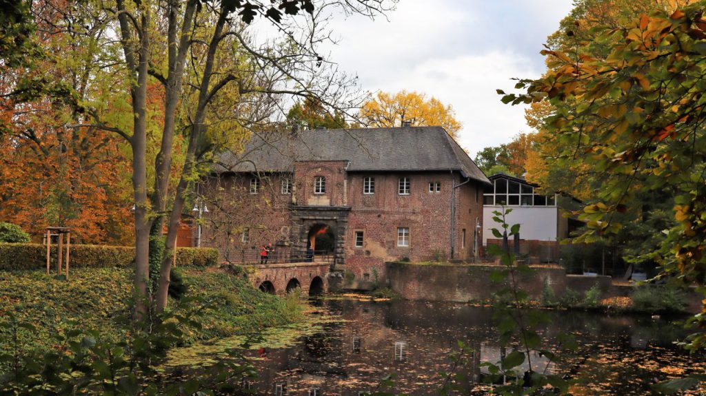 Schlossbrücke mit Torgebäude Schloss Rheydt