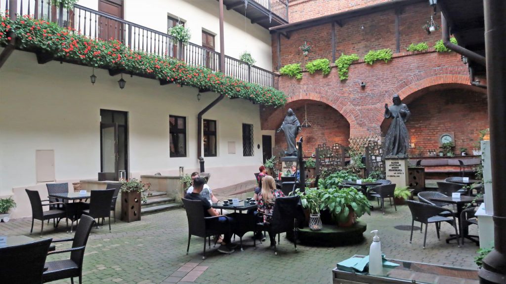 Innenhof Museumscafe an der St. Anna Kirche