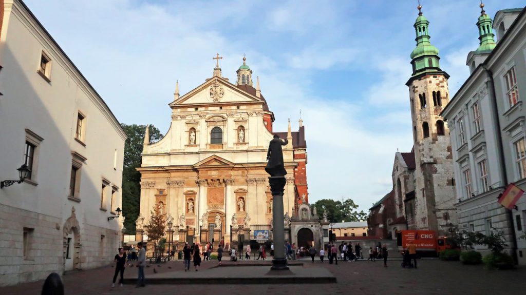 Platz am Piotr-Skarga-Denkmal