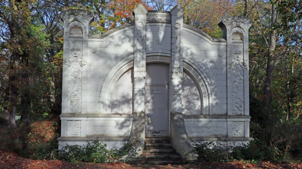 Eingangsportal historischer Wasserspeicher