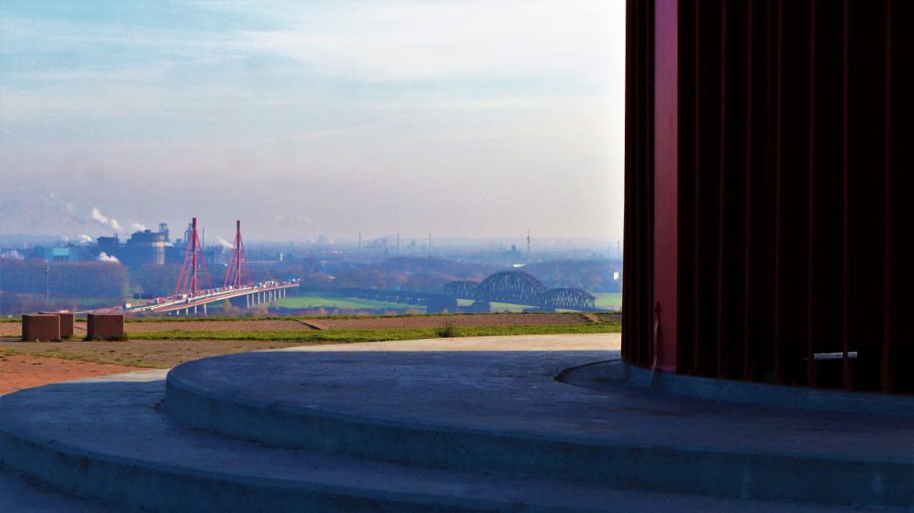 Blick vom Geleucht auf Rheinbrücke Beeckerwerth