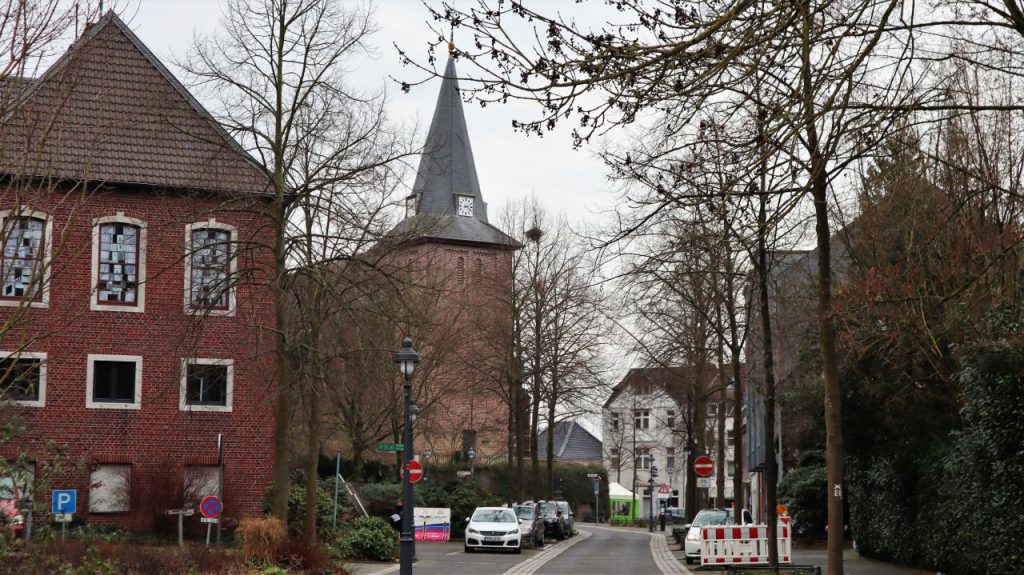 Rathaus und Kirche Wegberg