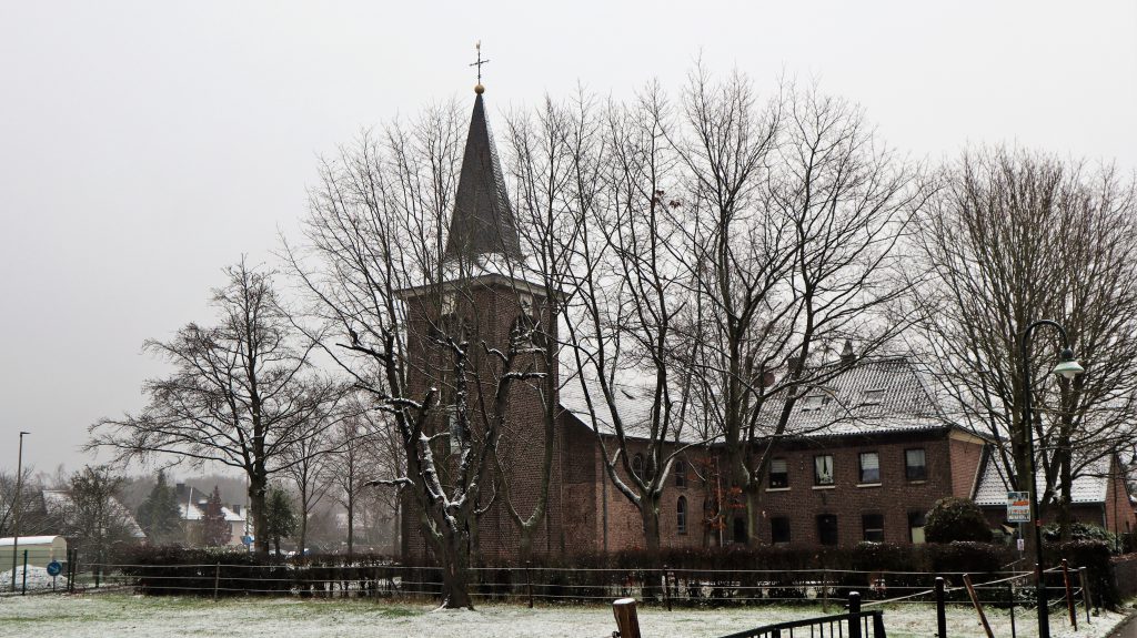 Rickelrather Kirche und Pfarrhaus