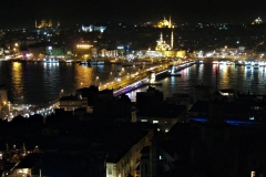 Galata-Brücke bei Nacht