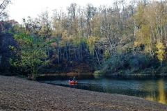 Angler auf dem Waldsee