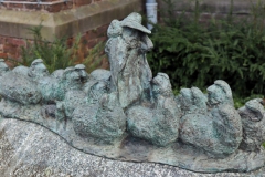 Skulptur Schäfer mit Schafherde an der Pfarrkirche