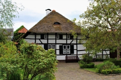 Reetgedecktes Fachwerkhaus Schwaamer Straße