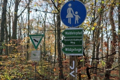 Hinweis Waldlehrpfad und Wildgehege