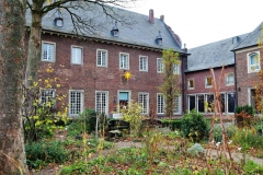 Kloster mit Kräutergarten