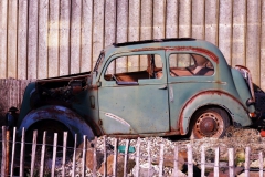 Vorgarten mit Oldtimer in Steinhausen
