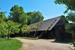 Verwunschenes Gebäude im Park Hombroich