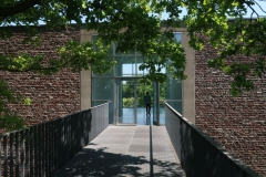 Ausstellungsgebäude mit Durchblick Museum Hombroich
