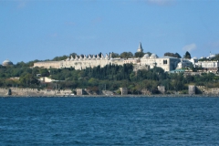 Blick vom Bosporus auf Topkapi Palast und Hagia Sofia