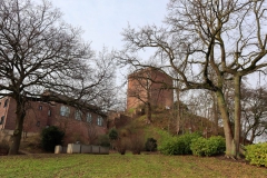 Burg Wassenberg mit Bergfried