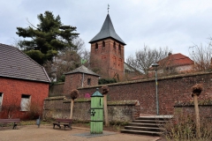 Ehemalige Pumpe und Pfarrkirche
