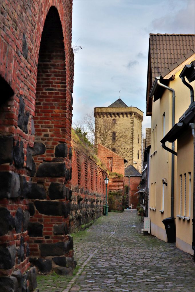 Mauerstraße und Zollturm