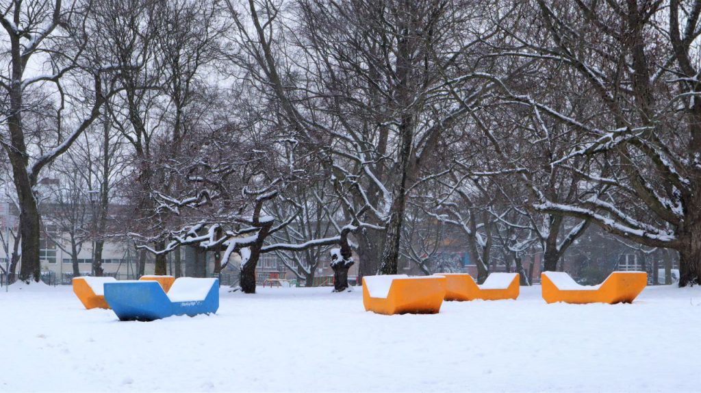 Ruhebänke im Geroweiher Park