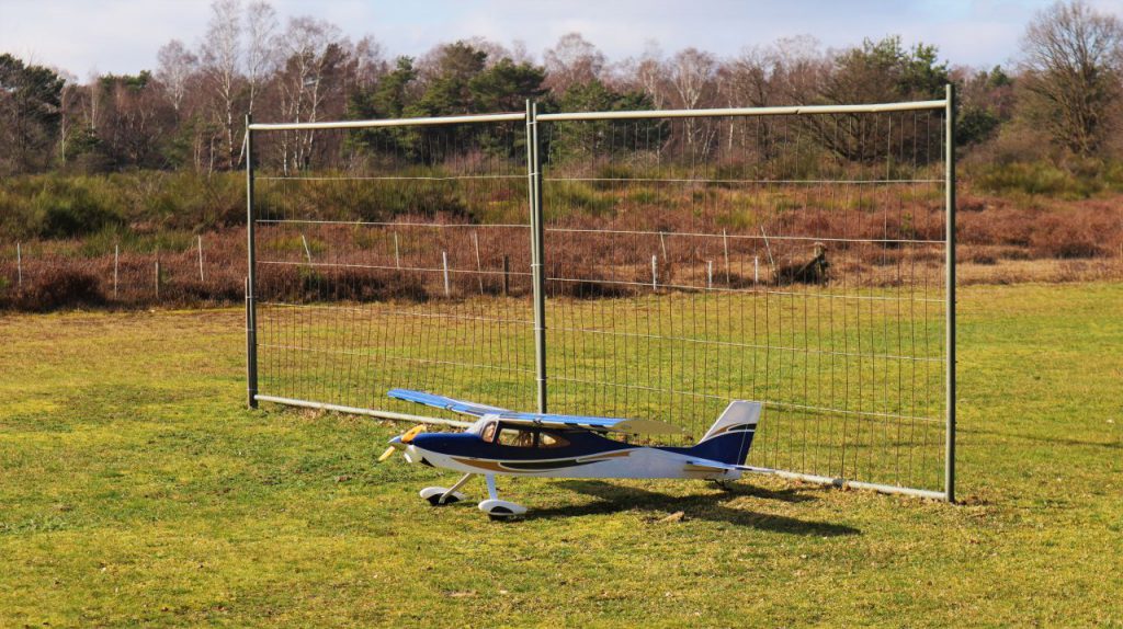 Flugzeugmodelle am Modellflugplatz NSG Groote Heide