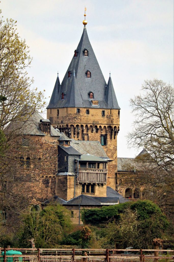 Schloss Hülrath Blick vom Gillbach