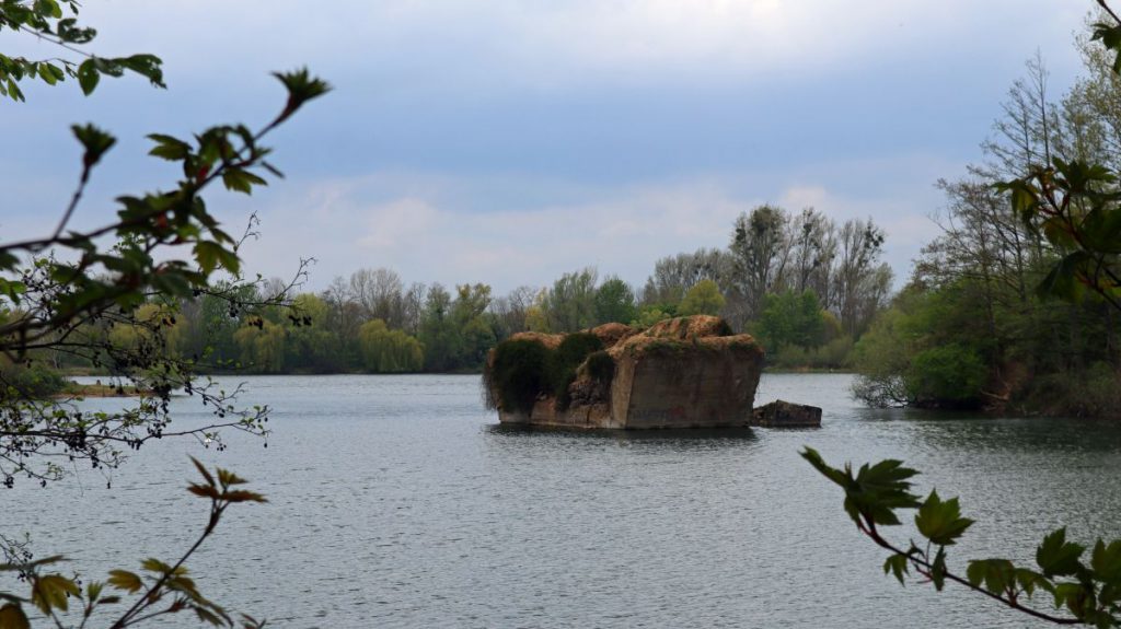 Alte Bunkeranlage im Adolfosee