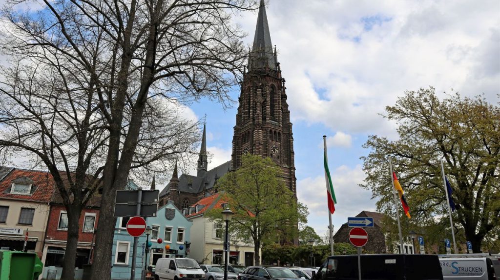 Blick vom Rathaus auf den Schwalmtaldom