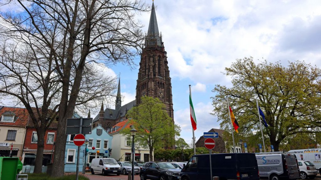 Blick vom Rathaus auf den Schwalmtaldom