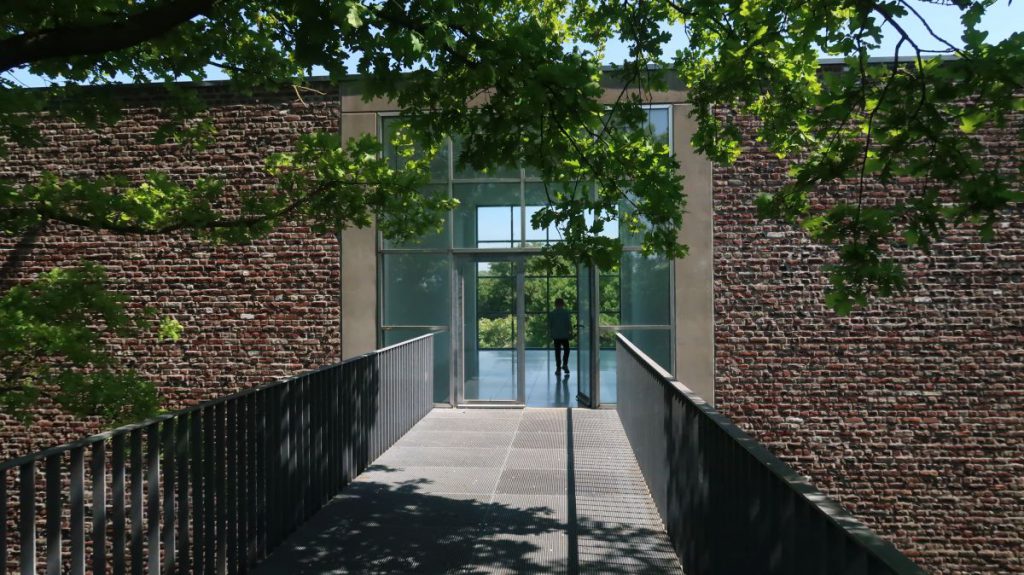 Ausstellungsgebäude mit Durchblick Museum Hombroich