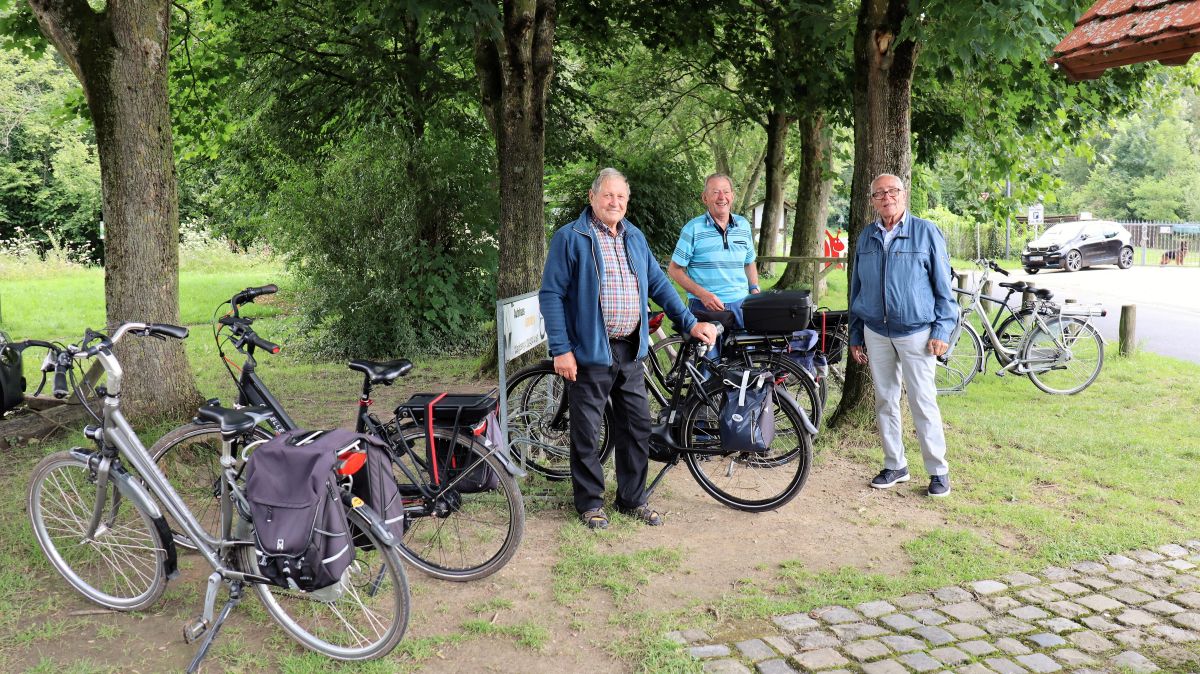 Fahrradfahren Fahrräder Dorfplatz Schwaam