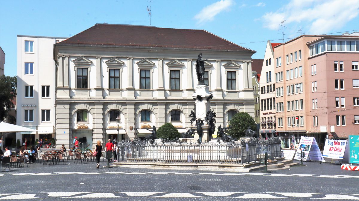 Augustusbrunnen am Rathausplatz