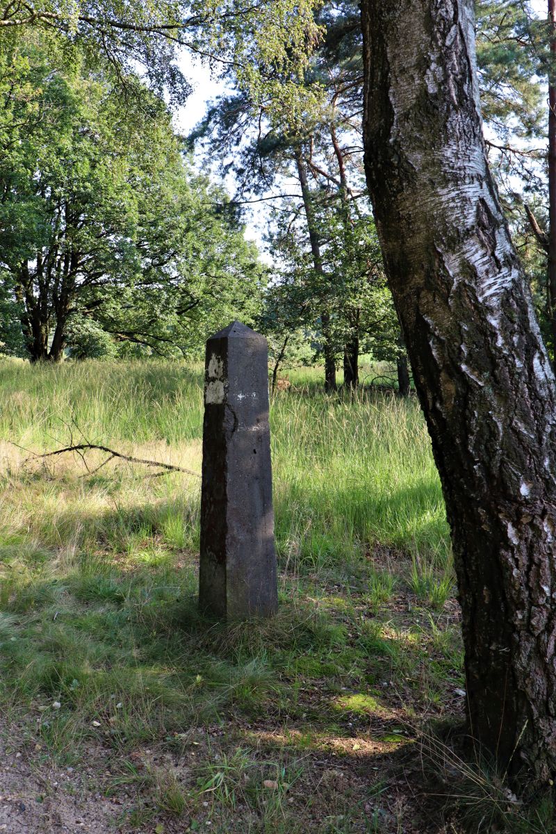 Grenzstein D/NL im Meinweg