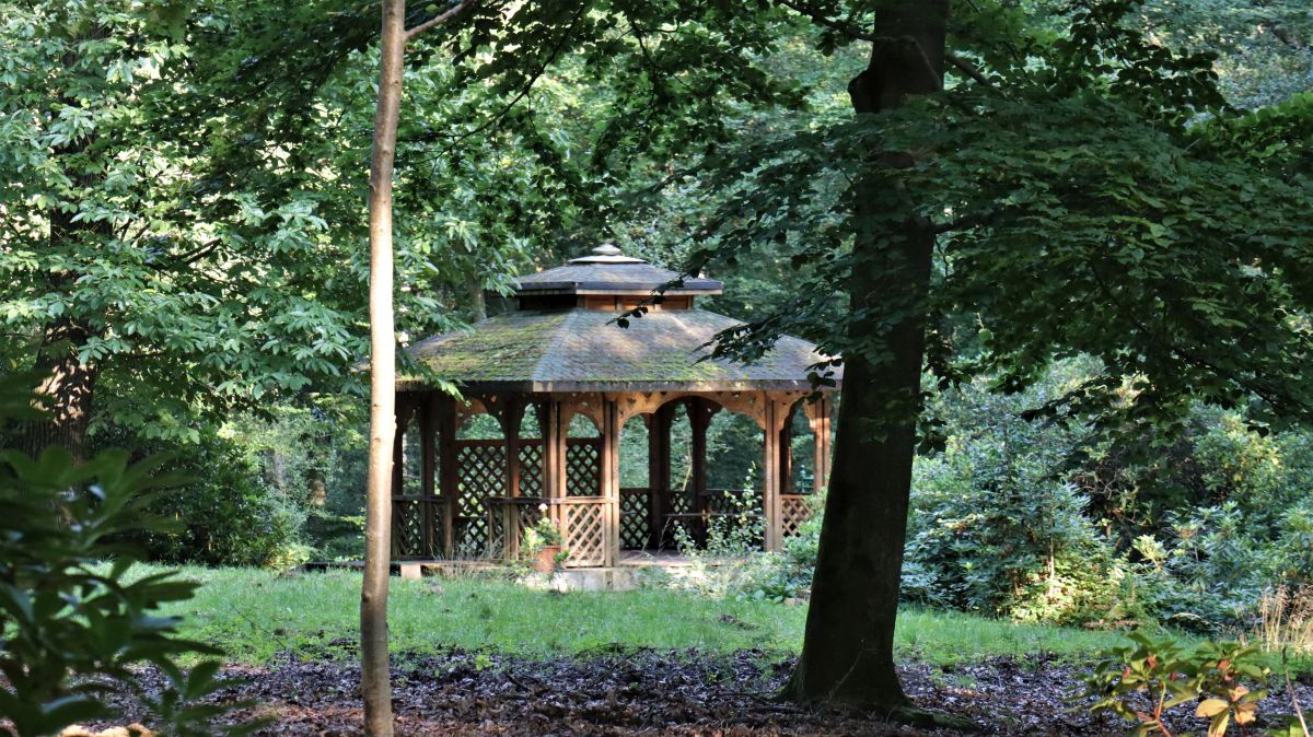 Pavillon im Rhododendrenpark