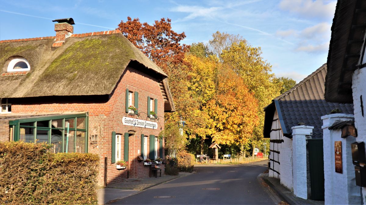 Gasthof Timmermans und Dorfplatz Schwaam