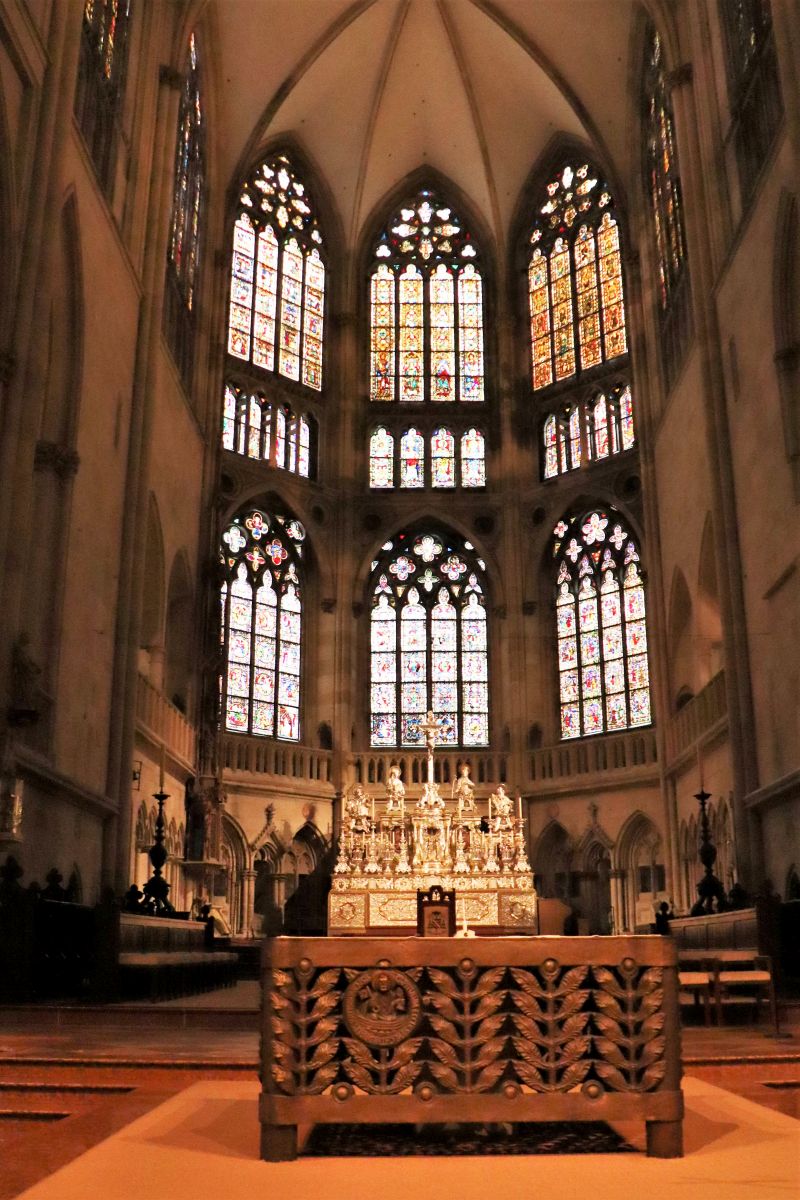 Chorraum Regensburger Dom mit Hochaltar