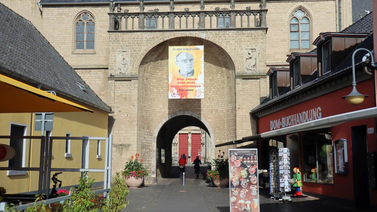 Zugang zum Ziegelhof am Dom St. Viktor