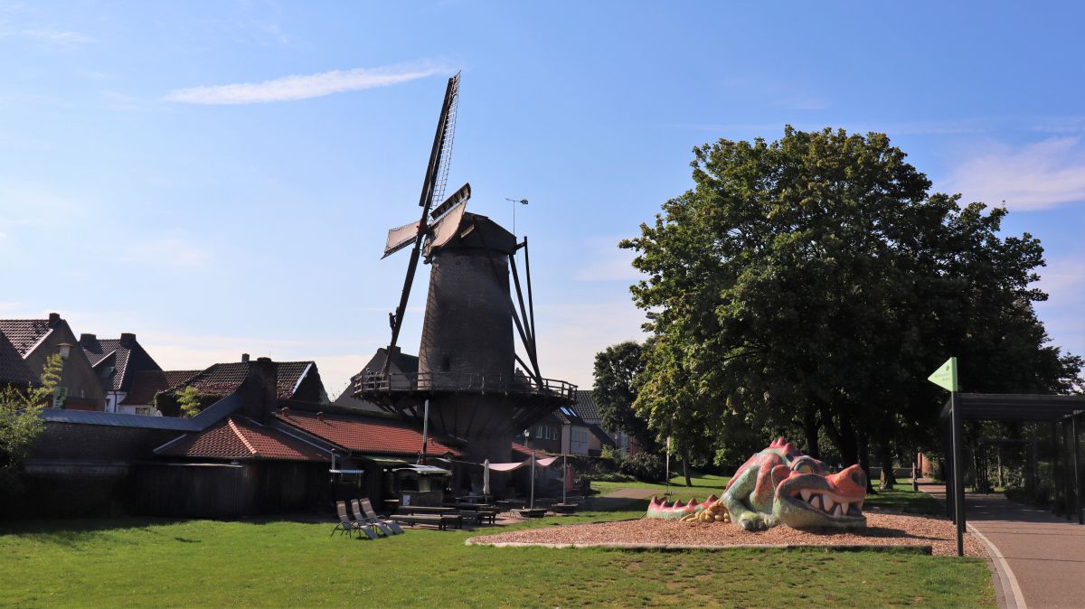 Kletterdrachen Skulptur mit Kriemhild Mühle