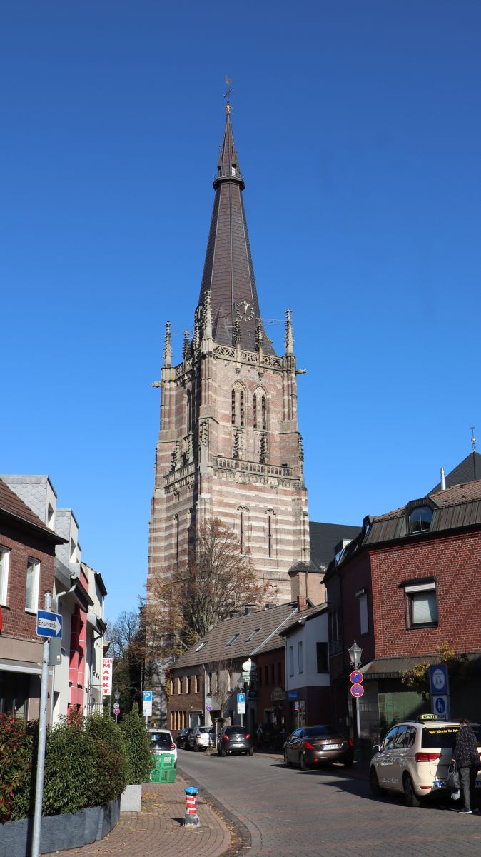 Blick in die Kirchstraße mit St. Lambertus