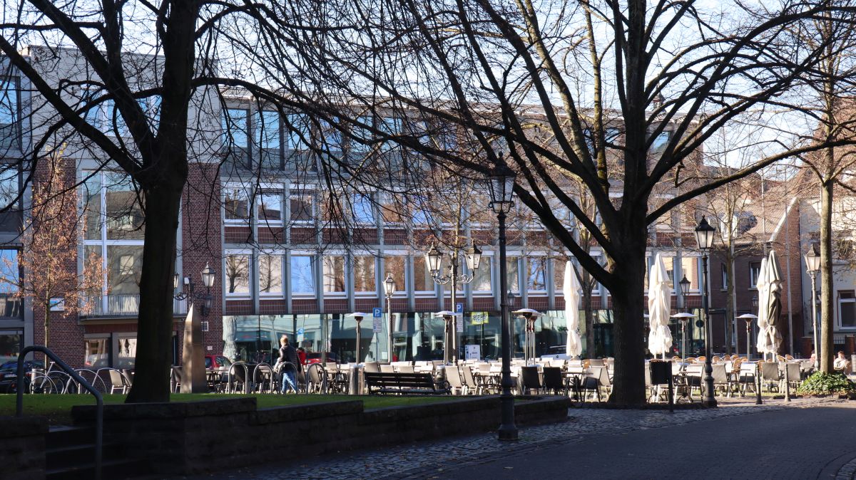 Johannismarkt mit Rathaus