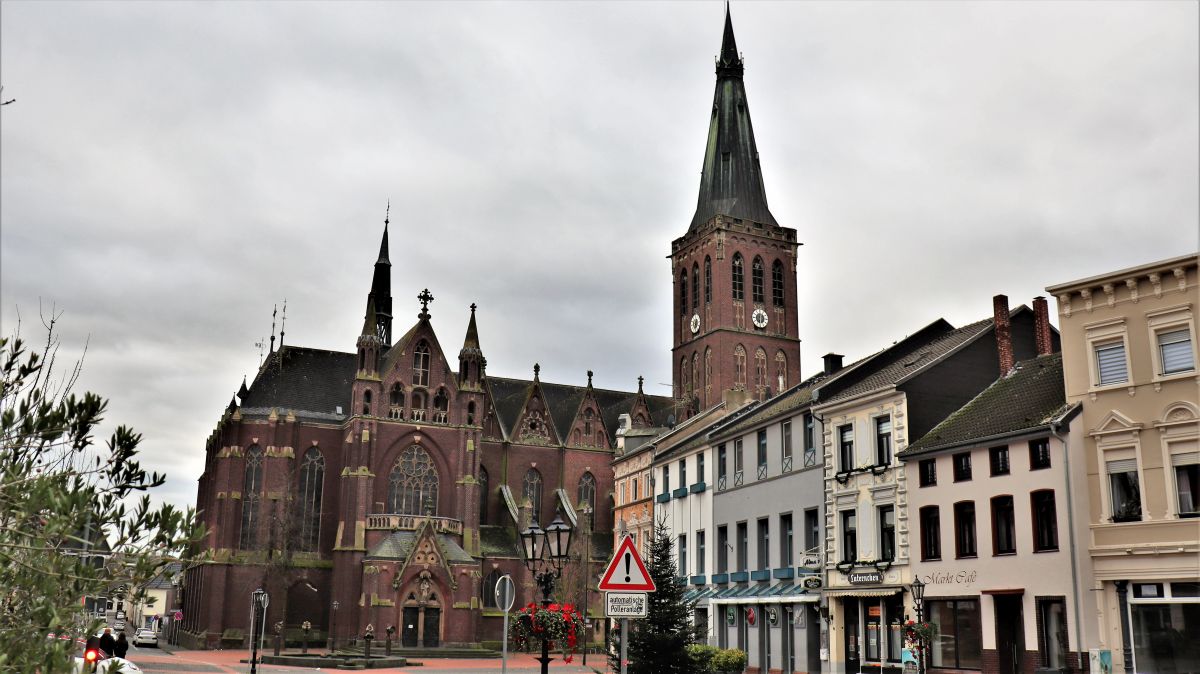 Alter Markt mit St. Cornelius