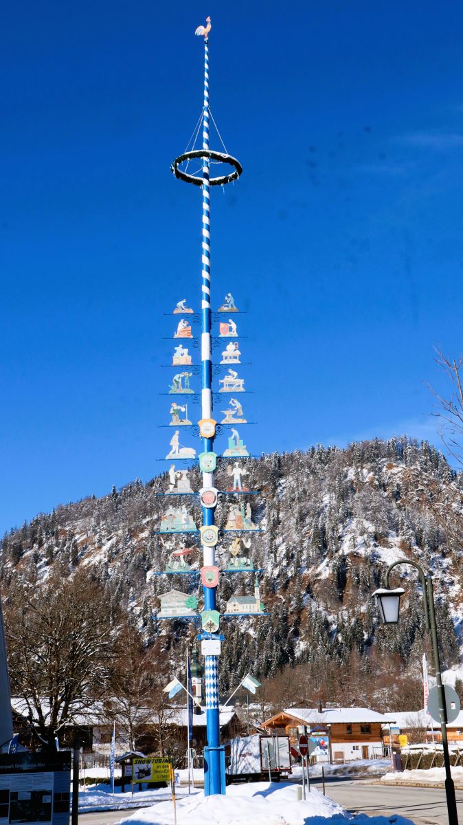 Maibaum Reit im Winkl Touristinfo