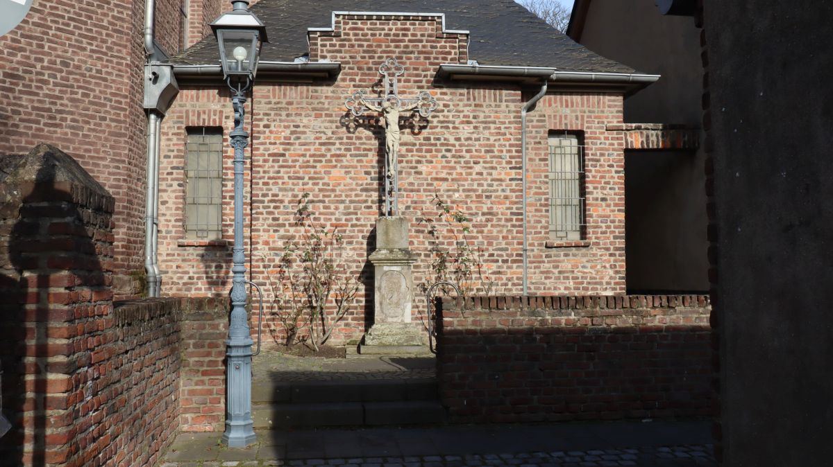 Kreuz in der Kirchgasse an St. Margareta