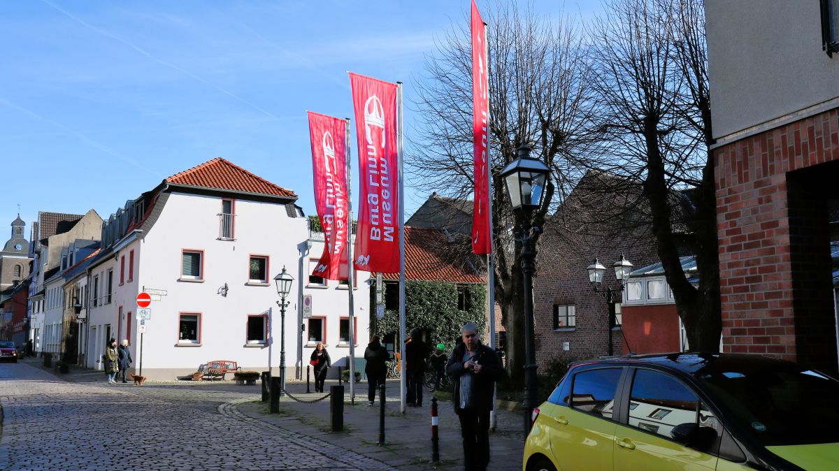 Museum Burg Linn an der Rheinbabaenstraße