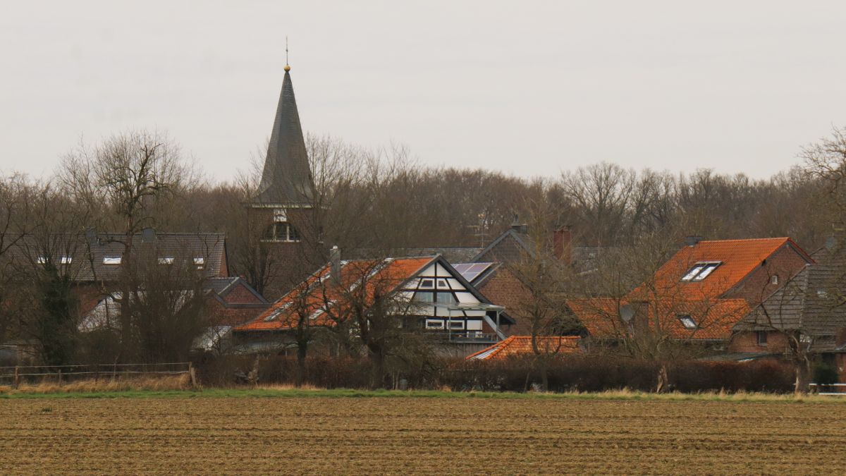 Feldansicht Rickelrather Kirche