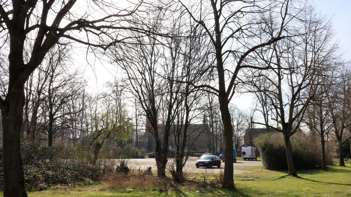 Parkplatz und Festplatz "An der Elfrather Mühle"