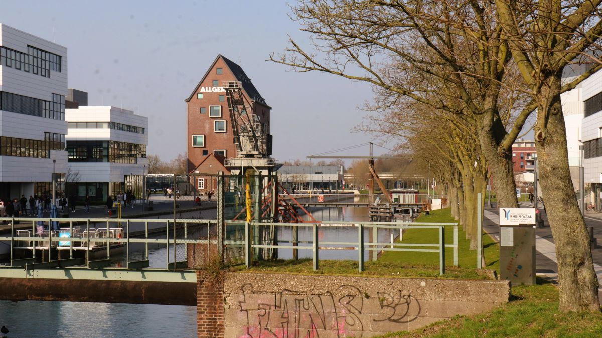 Alter Kran am Spoykanal