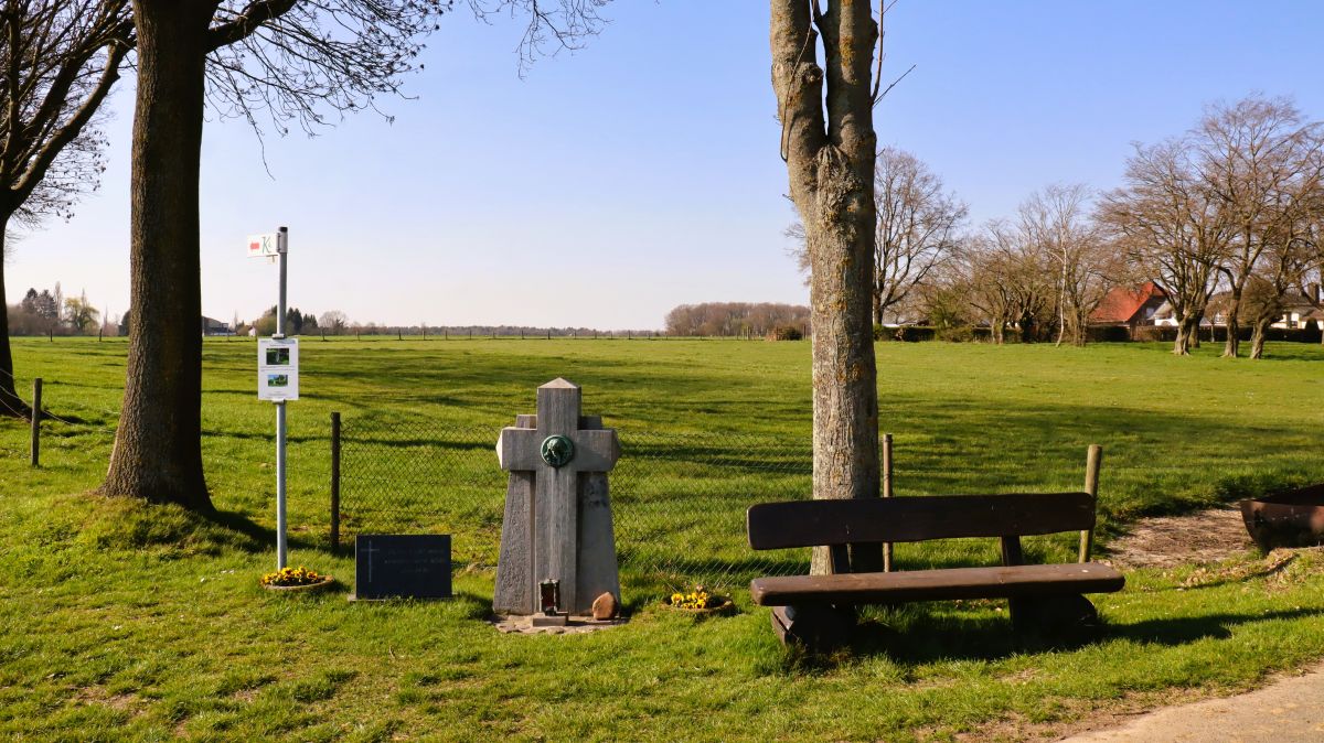 Wegkreuz "Am Bach"