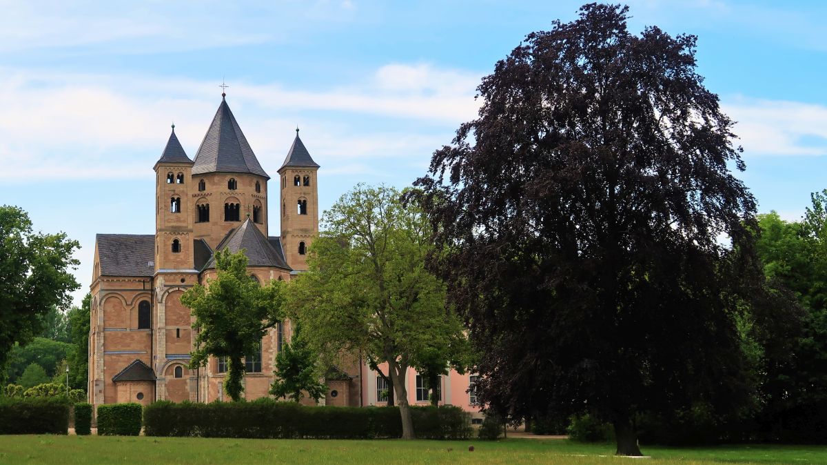 Klosterkirche und Park