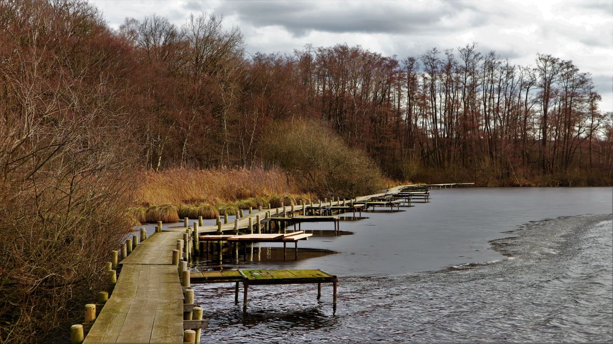 Stege am Poelvennsee