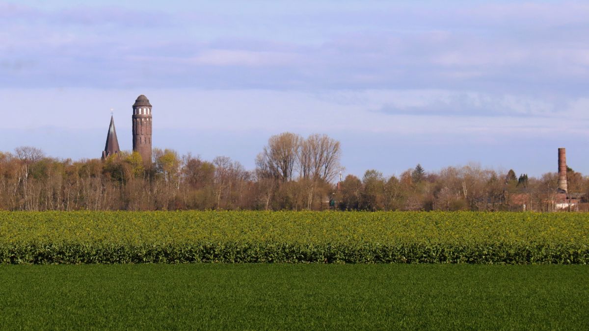 Rheindahlener Wasserturm und Kirchturm