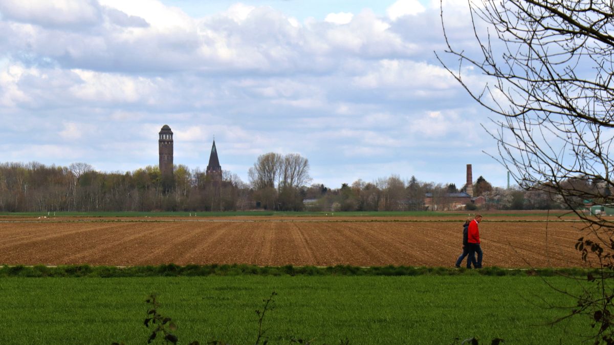 Rheindahlener Wasserturm und Kirchturm